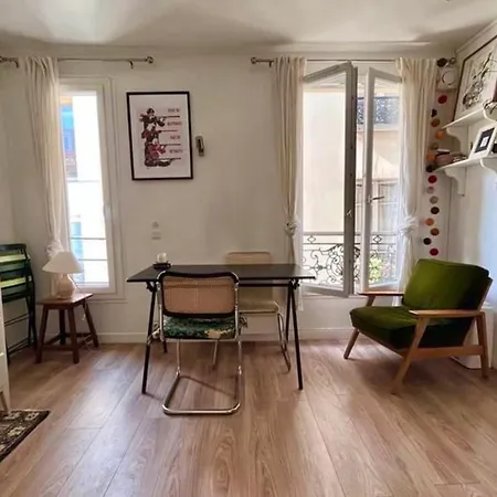 아파트 Charming Studio On Wooded Courtyard 파리